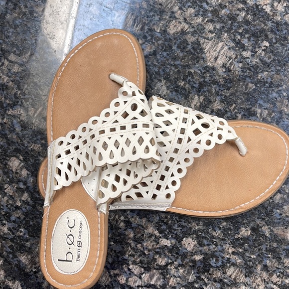 b.o.c. Born Concept Womens Sz 8 White Sandals Pre Owned Good Condition See Pics - Picture 3 of 3